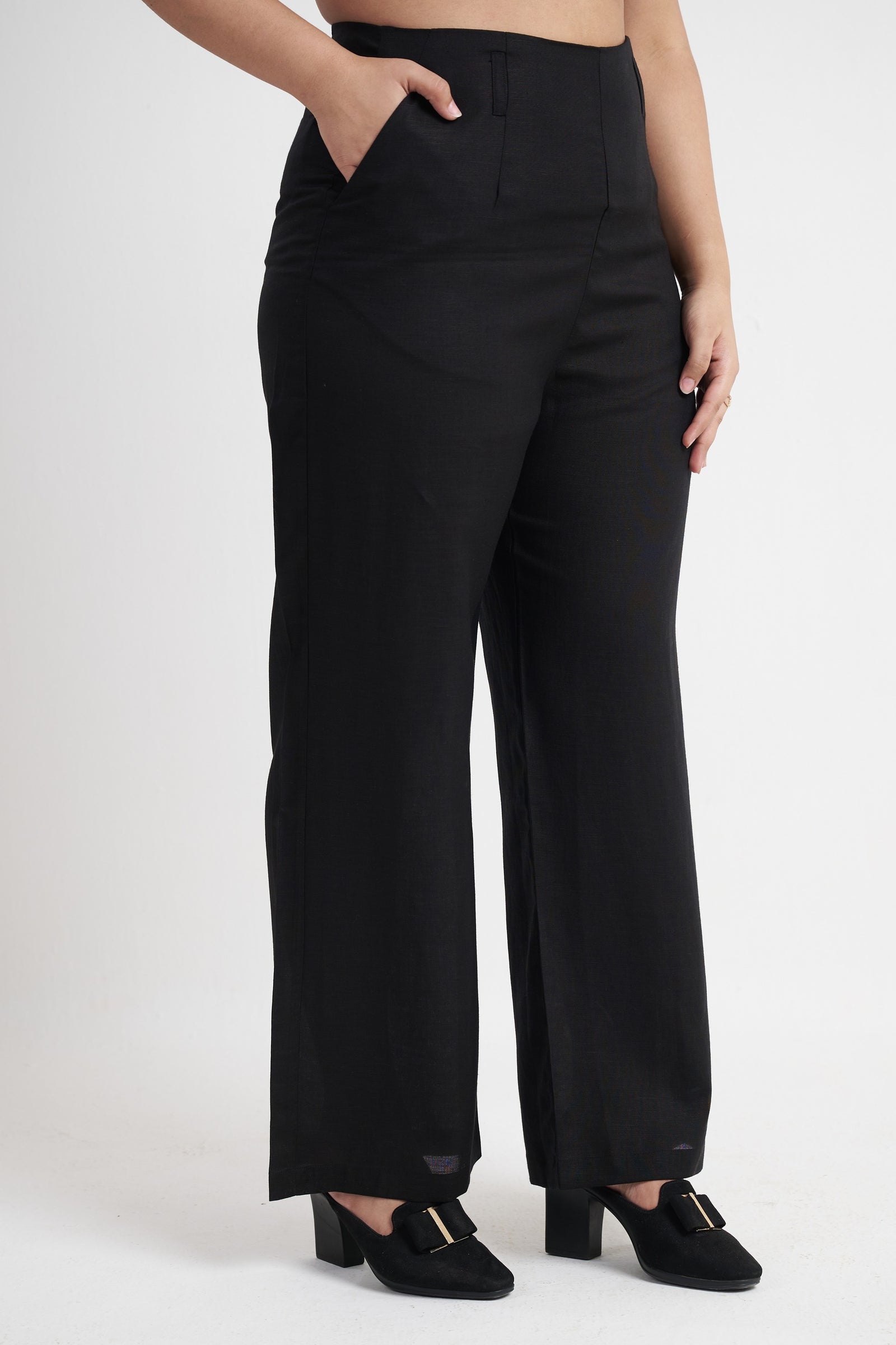 Seamless straight leg trouser for women in black side view